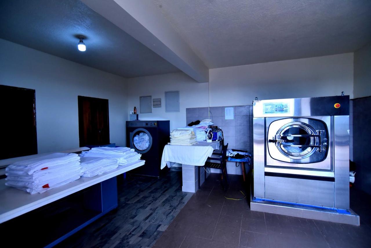 Victoria Mews Hotel Кампала Экстерьер фото