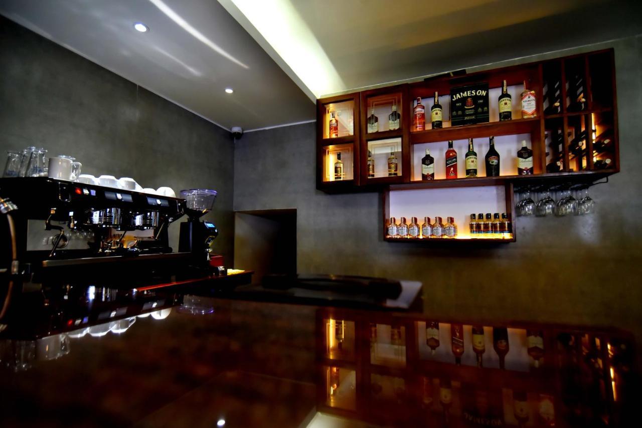 Victoria Mews Hotel Кампала Экстерьер фото