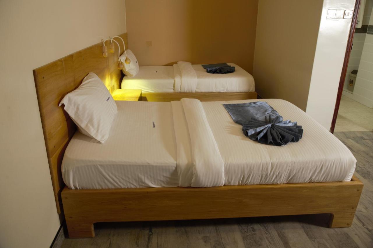 Victoria Mews Hotel Кампала Экстерьер фото