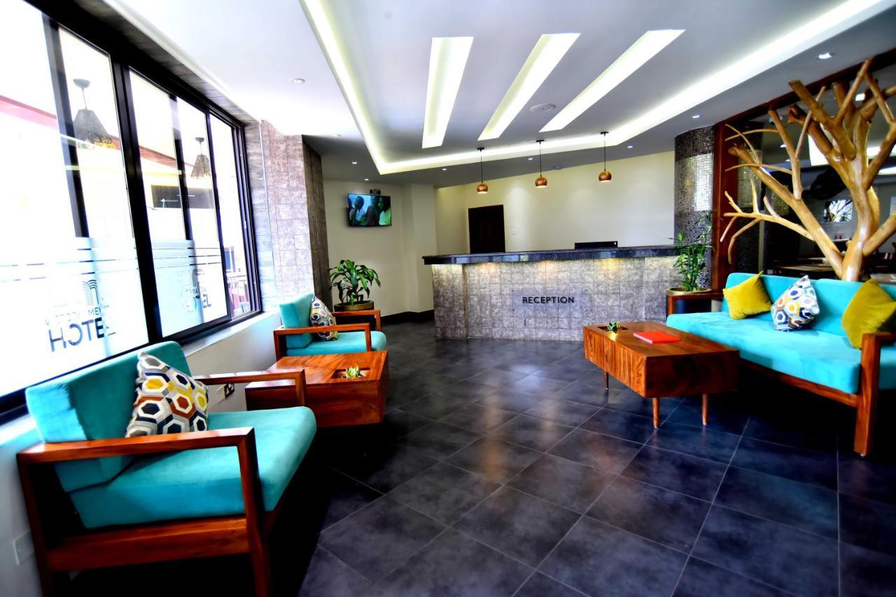 Victoria Mews Hotel Кампала Экстерьер фото