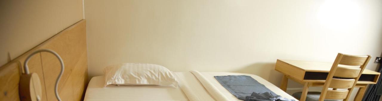 Victoria Mews Hotel Кампала Экстерьер фото