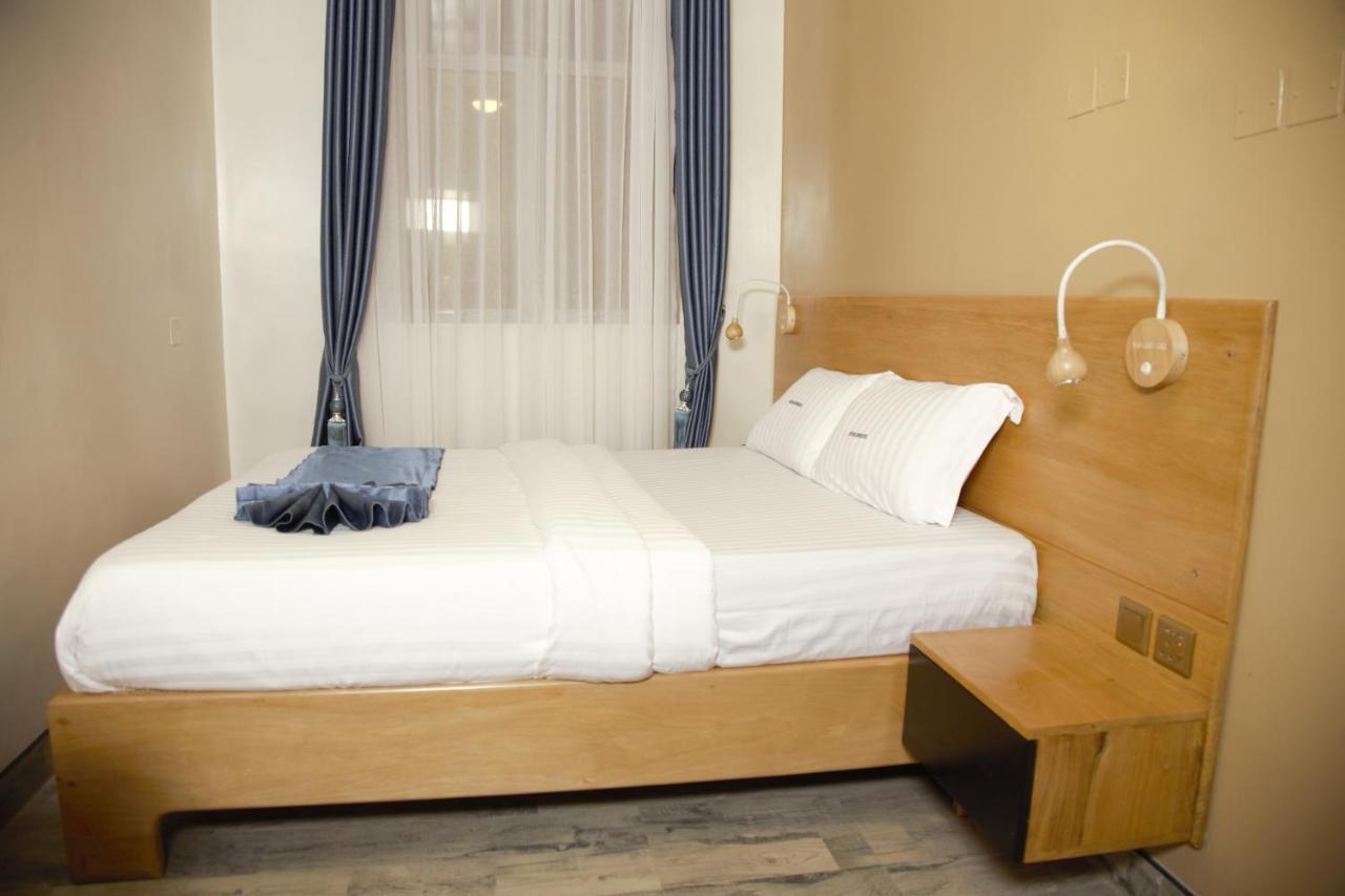 Victoria Mews Hotel Кампала Экстерьер фото