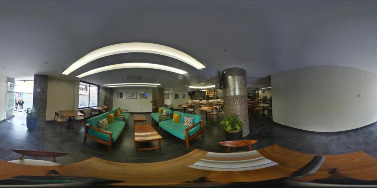 Victoria Mews Hotel Кампала Экстерьер фото